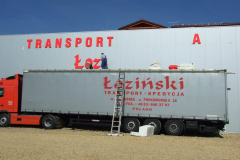 Montaż liter ze styroduru