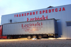 Duży zewnętrzny napis na budynku - styrodur